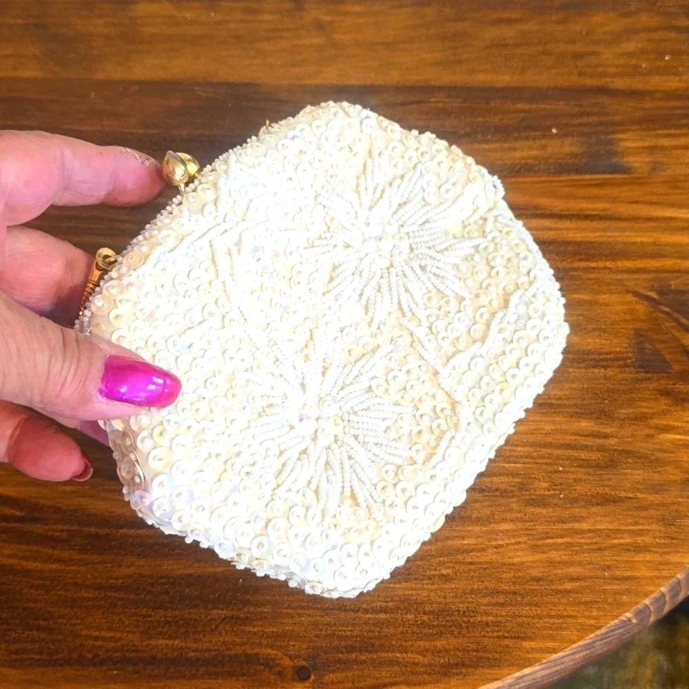 Vintage Irredescent White Sequin Clutch Wristlet Stunning!! Marshall Fields & Co - Picture 3 of 10